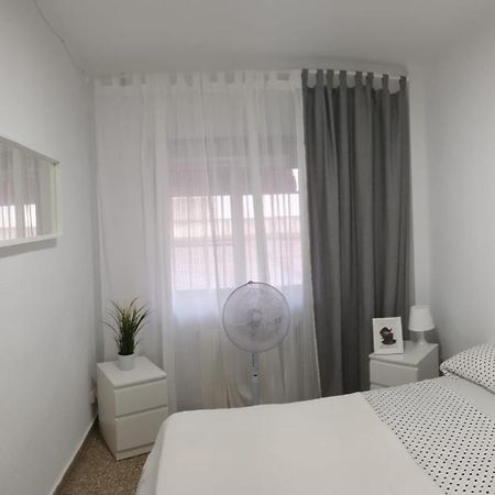 Apartment For 6 People. Валенсия Экстерьер фото