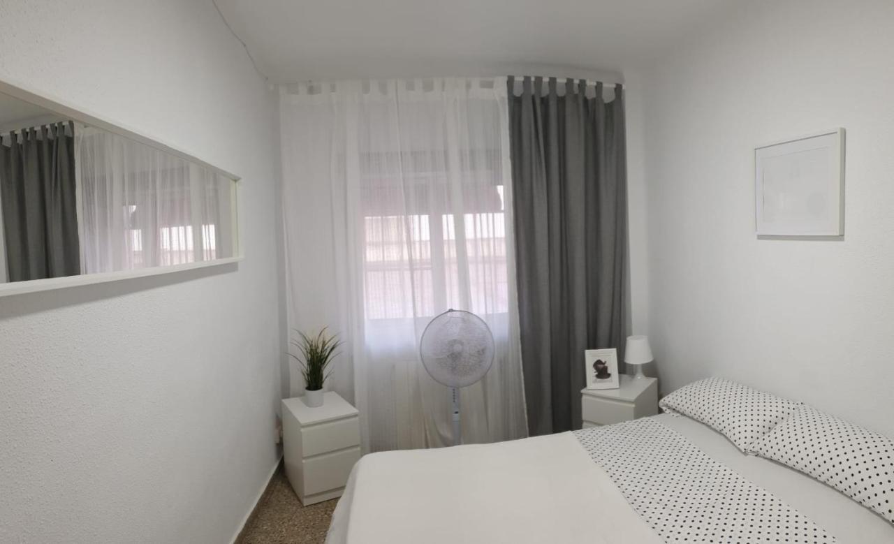 Apartment For 6 People. Валенсия Экстерьер фото